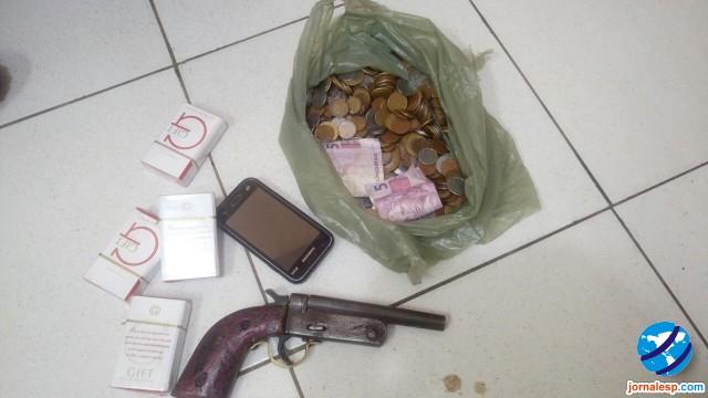 Foragido da justiça é preso com arma de fogo em Porto