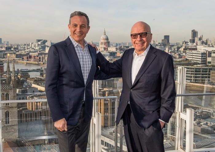 Robert A. Iger, CEO da Disney (à esquerda), e Rupert Murdoch, dono do 21st Century Fox