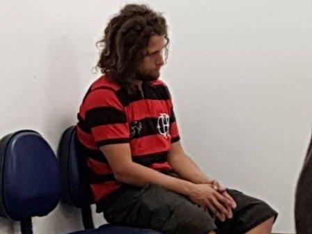 Torcedor do Flamengo que desceu no Maracanã de paraquedas é detido