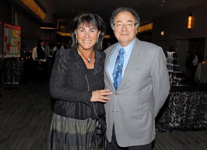 Honey e Barry Sherman, casal encontrado morto em Toronto, durante evento de caridade em 2010 (Crédito: Reuters)