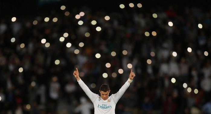Cristiano Ronaldo estaria pensando em ter salário equiparado ao de Messi e Neymar