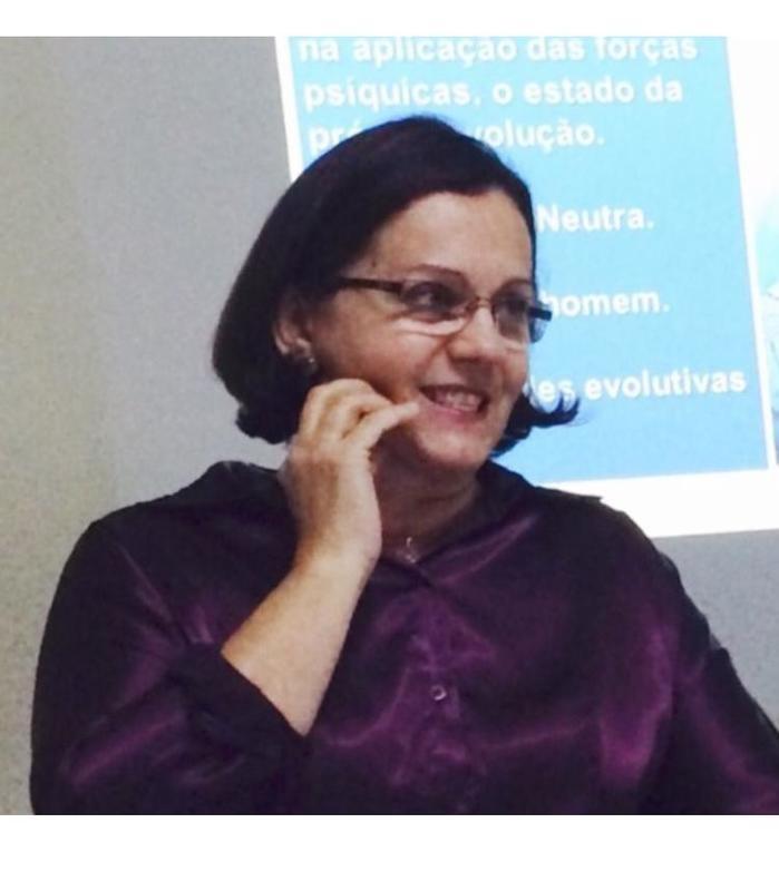 Dra. Kátia Marabuco lança livro na noite desta terça-feira