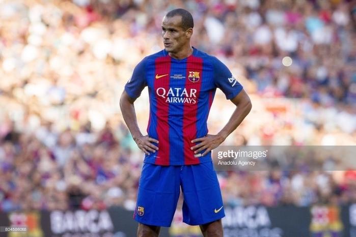 Rivaldo com a camisa do Barcelona, em 2017 (Crédito: Getty)