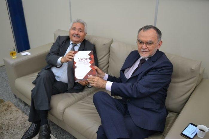 Senador ao lado do conselheiro Olavo Rebelo (Crédito: TCE-PI)