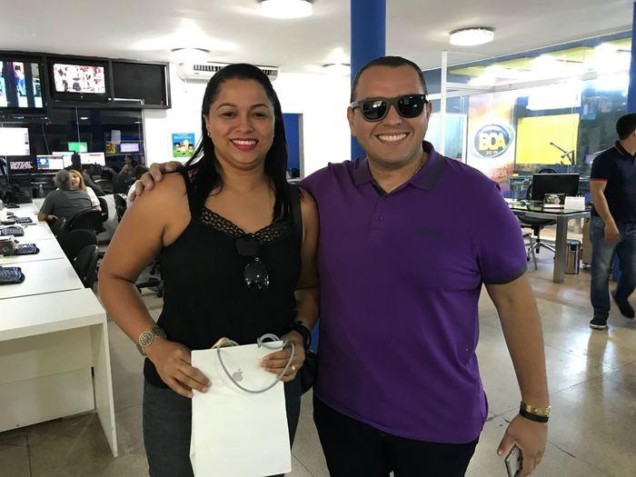 Lanne Thaís Alves e o apresentador Ieldyson Vasconcelos (Crédito: Reprodução)