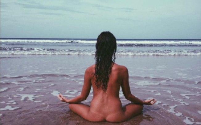 Jessa O'Brien pratica ioga nua (Crédito: Instagram)