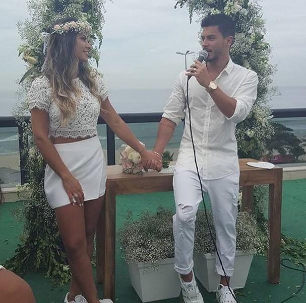 Mayra Cardi surpreende Arthur Aguiar e faz casamento surpresa