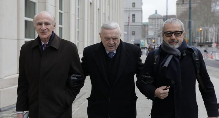 Marin chega com os advogados ao tribunal (Crédito: Reuters)