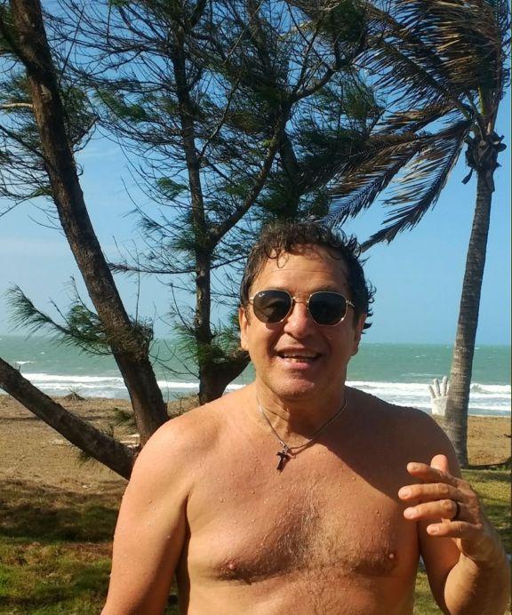 Marcos Frota se encanta com praias do litoral piauiense 