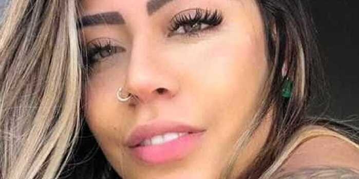 Irmã de Neymar mostra tatuagem com o próprio rosto em foto