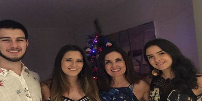 Fátima Bernardes posa com filhos e lembra de Túlio na legenda