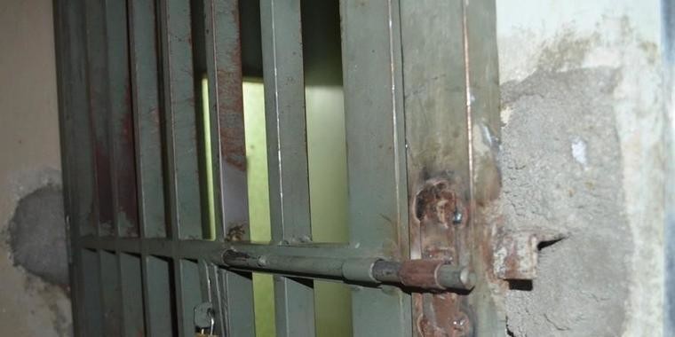 Mulher morre depois de passar mais de 15 anos trancada em quarto