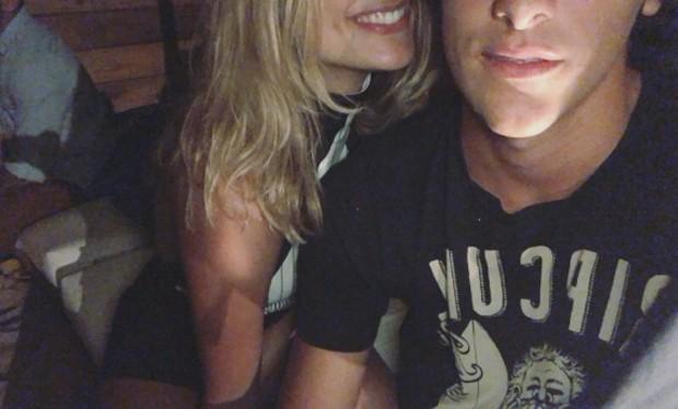 Sasha posa com ator de malhação e levanta suspeita de namoro