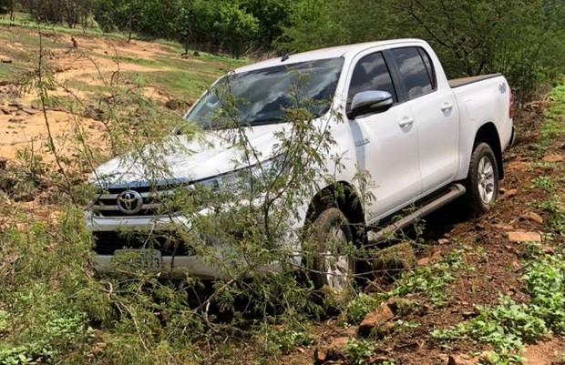 Prefeita perde controle de veículo e invade matagal na PI-375