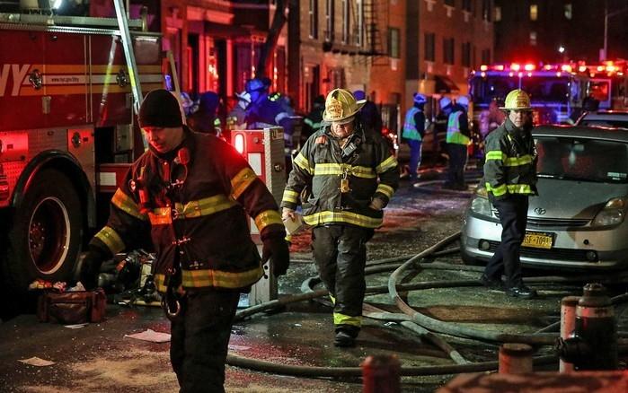 Incêndio em prédio residencial de Nova York deixa 12 mortos