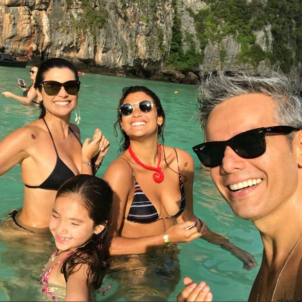 Flávia Alessandra com Giulia Costa, Otaviano Costa e Olivia (Crédito: Reprodução)
