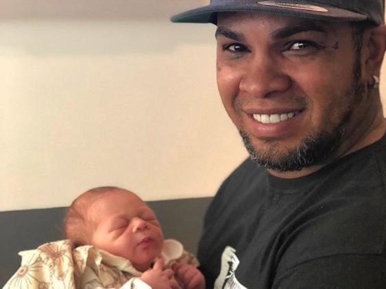 Ex-vocalista de "OsTravessos", Rodriguinho, é avô pela 1ª vez