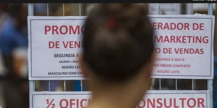 Número de vagas com carteira assinada cai ao menor nível em 5 anos