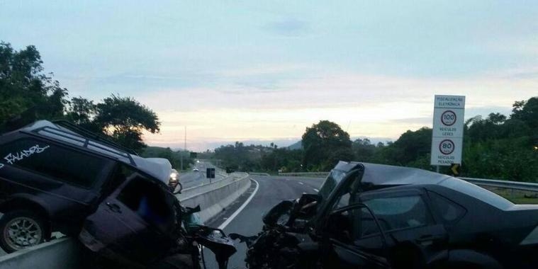 Acidentes em BR`s no Rio de Janeiro deixam cerca de 10 mortos