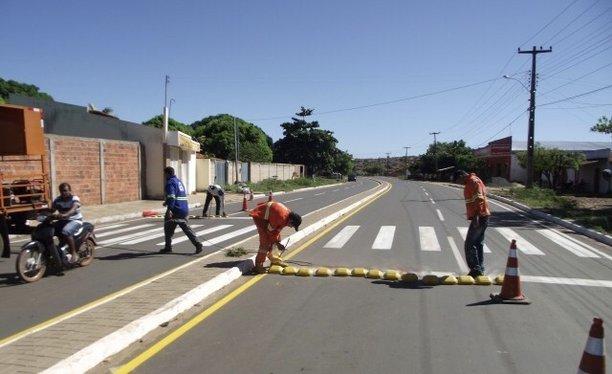 Detran conclui sinalização viária na cidade de Esperantina (Crédito: Ascom)