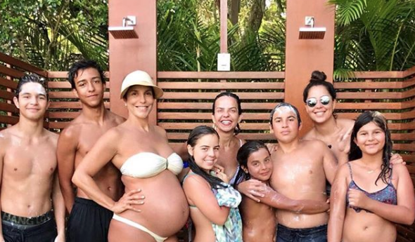 Ivete entra de licença e fala de gêmeas : 'Uma lady, a outra Ivete