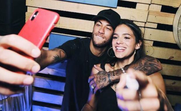 Bruna Marquezine e Neymar reatam namoro em Fernando de Noronha
