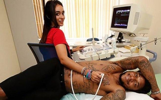 Médica avalia saúde de um dos jogadores (Crédito: Reprodução)
