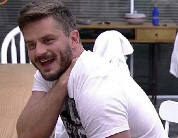 Marcos Härter surta e grita por ex-affair: 'Emilly, por quê?