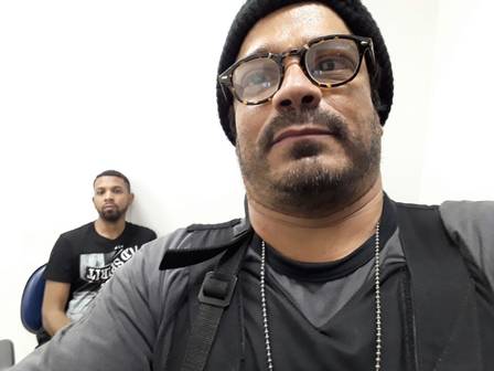 Fotos de policiais ao lado de Rogério 157, repercutem na internet