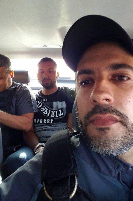 Delegado Gabriel Ferrando fez foto com Rogério 157