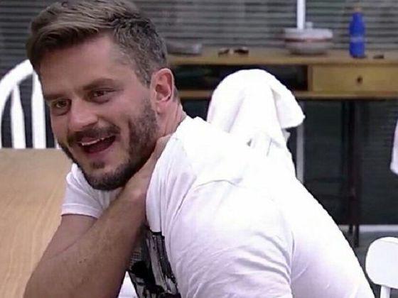 Marcos Härter surta e grita por ex-affair: 'Emilly, por quê?'