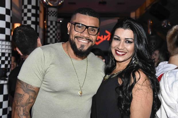 Naldo sai da prisão e faz show em festa de fim de ano da PM