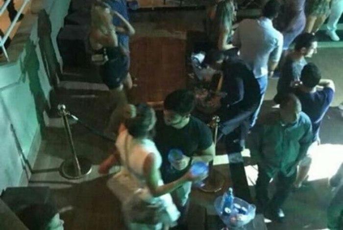 Separada há um mês, Aline Gostchalg faz fila andar