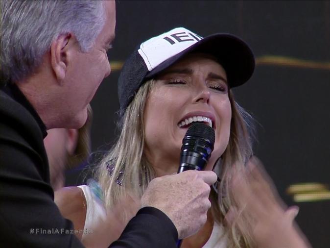"A Fazenda": Flávia derrota Marcos Harter e é a grande campeã
