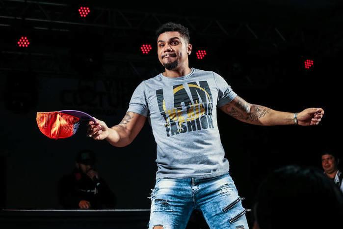 Record cancela contrato com Naldo