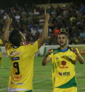 Raphael Freitas comemora gol (Crédito: Wenner Tito )