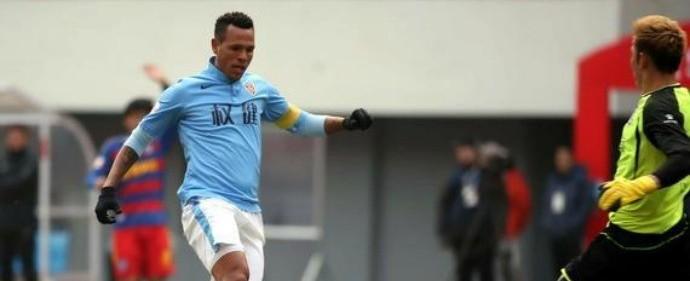 Vasco se adianta e inscreve Luis Fabiano no Campeonato Carioca