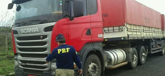 PRF recupera caminhão roubado no Paraná