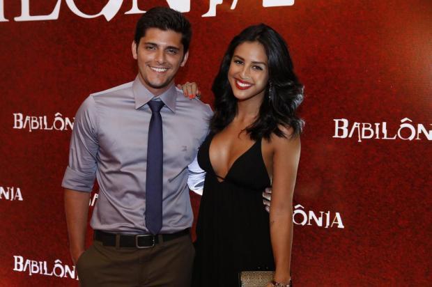 Yanna Lavigne termina com Bruno Gissoni após suposta traição
