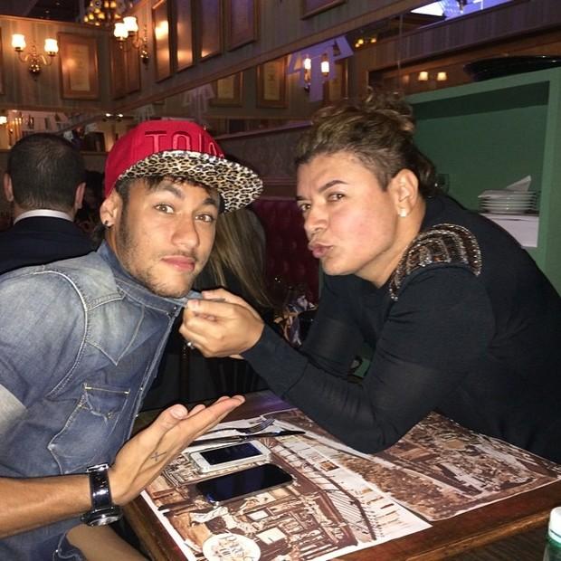 David Brazil se irrita e nega ter ganhado "carrão" de Neymar