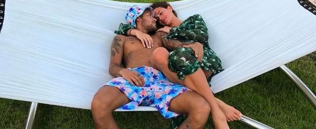 Neymar festeja 'Valentine's Day' em clique com Bruna Marquezine