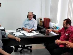 O prefeito de V. Nova do Piauí, cumpre agenda administrativa em THE