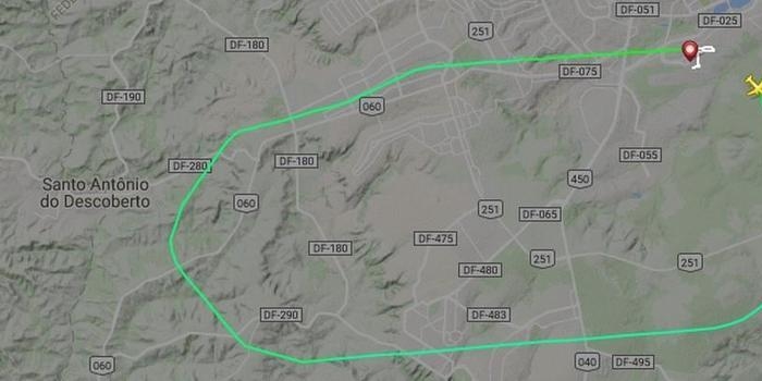 Com destino a SP, avião retorna para Brasília após bater em pássaro