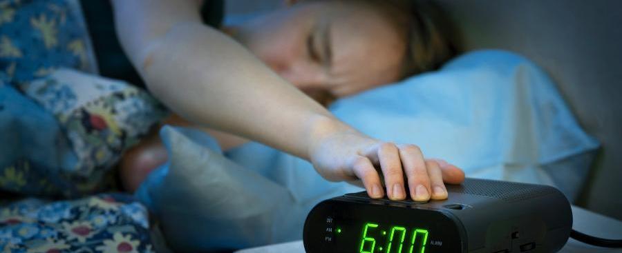 Tem dificuldade de acordar cedo? Veja 9 dicas que mudarão sua vida