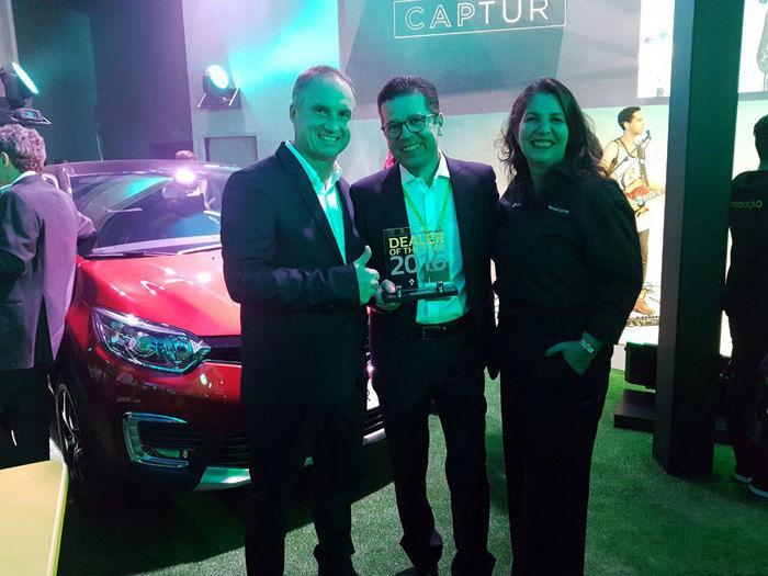 Presidente da Renault Brasil Fabrice Cambolive e a diretora de Vendas Vanessa Castanho .