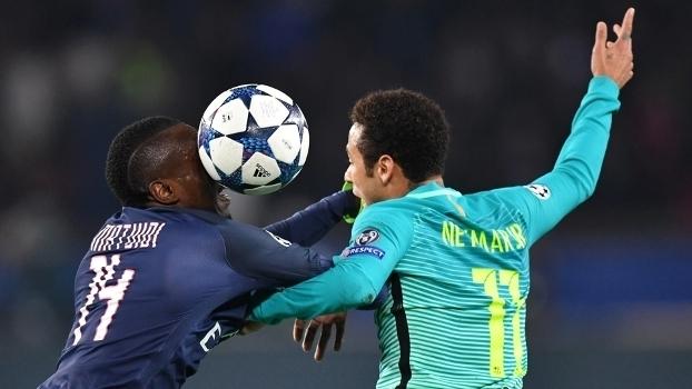 Neymar e Matuid em disputa de bola no jogo da Champions League (Crédito: Getty)