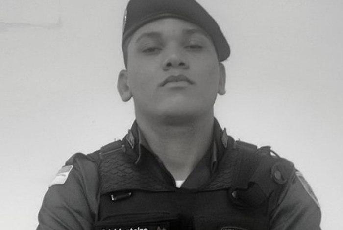 O soldado da PM André Monteiro dos Santos tinha 22 anos. Ele tentou reagir ao ser abordado, mas a namorada impediu e o policial acabou morto (Crédito: Reprodução)