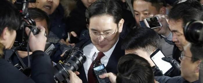 Herdeiro da Samsung é preso por escândalo político na Coreia do Sul