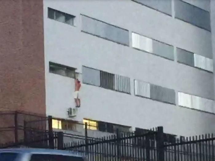 Paciente tenta fugir pela janeia do 1º andar e cai