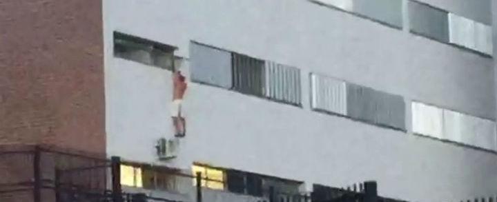Paciente tenta fugir de hospital e cai da janela do 1º andar; vídeo